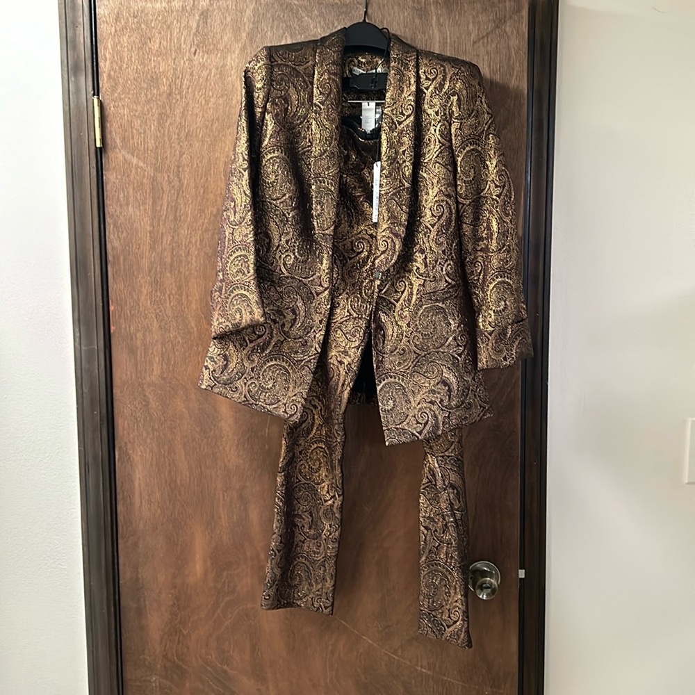 New Alice Olivia matching suit